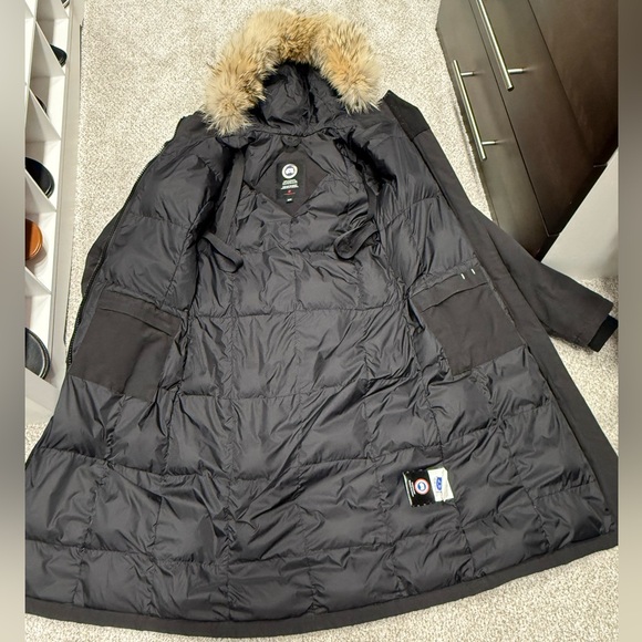 Black Canada Goose Whistler Parka - Picture 13 of 16